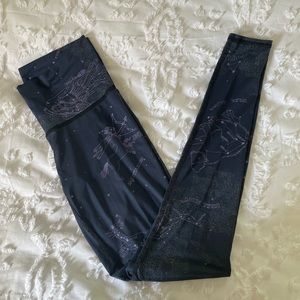 ✨Teeki constellation activewear leggings✨
